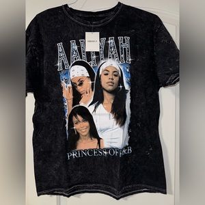 Aaliyah Graphic tee